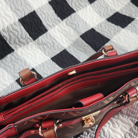 Purse - Picture 3 of 4